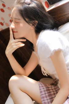 扒开内裤边吃奶XXOO网站